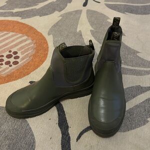 Matt & Nat Rainboots Size 8